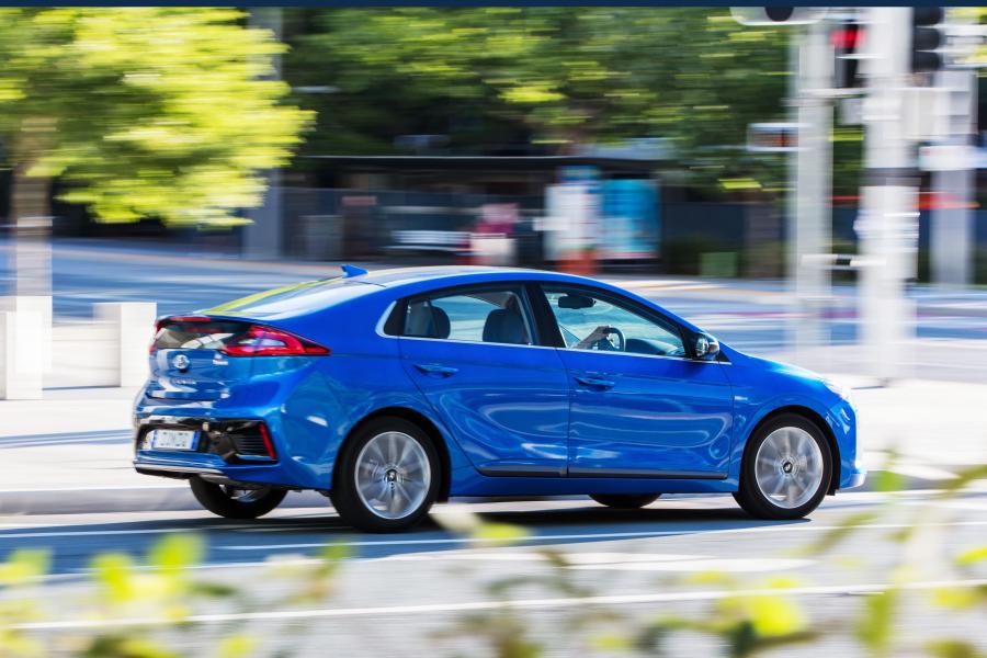  Hyundai IONIQ hybrid (AE) 2018 года  (AU) (фото 8 из 42)